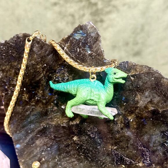 Handmade dinosaur necklace with raw quartz — crafted with soul and magic. - Picture 3 of 5